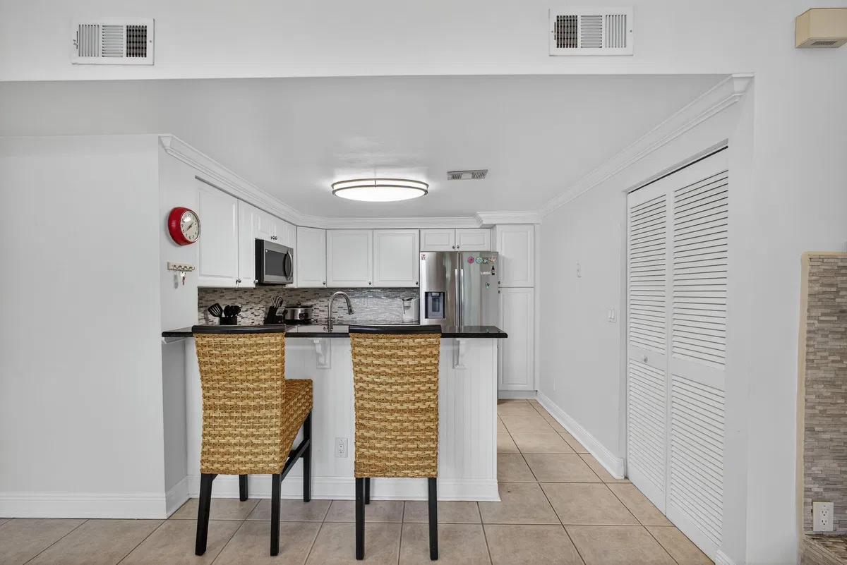 Unit 1609 photo 13