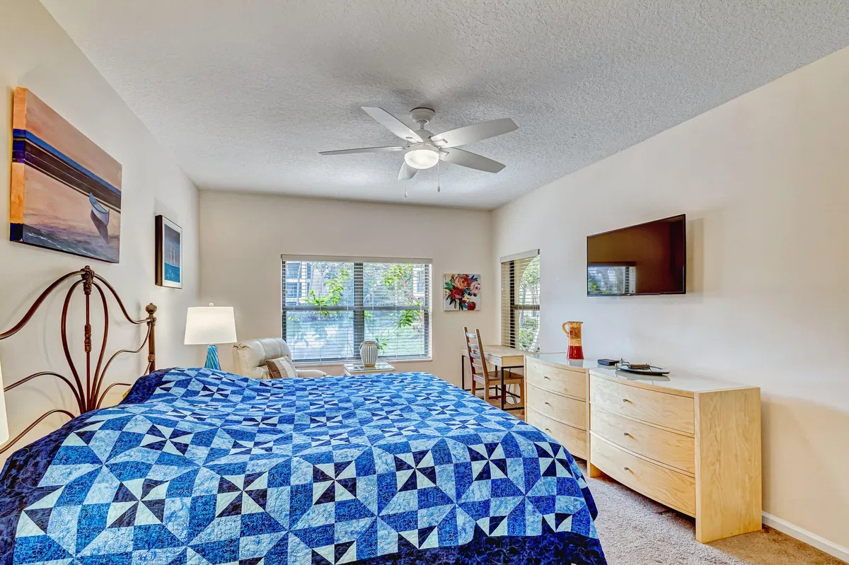 Unit 105 photo 19