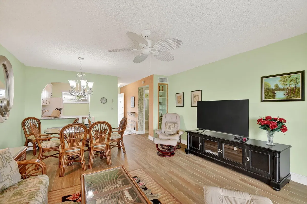 Unit 310 photo 16