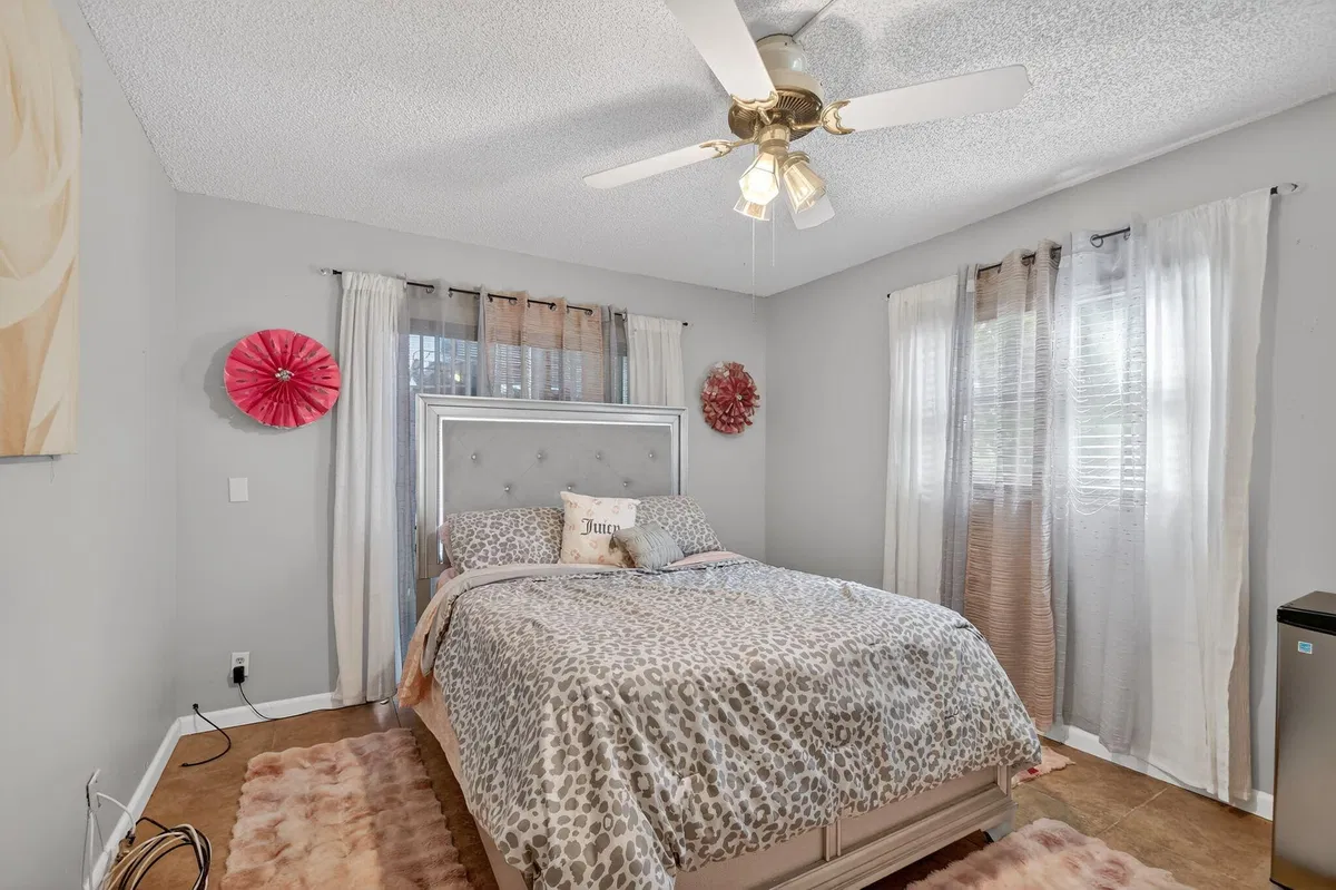 Residence photo 16