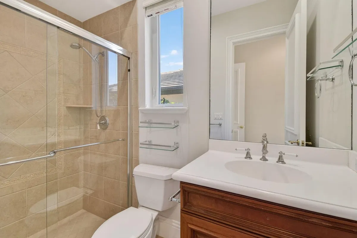 Golden Harbour Residence photo 25