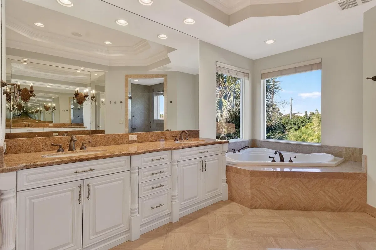 Golden Harbour Residence photo 40