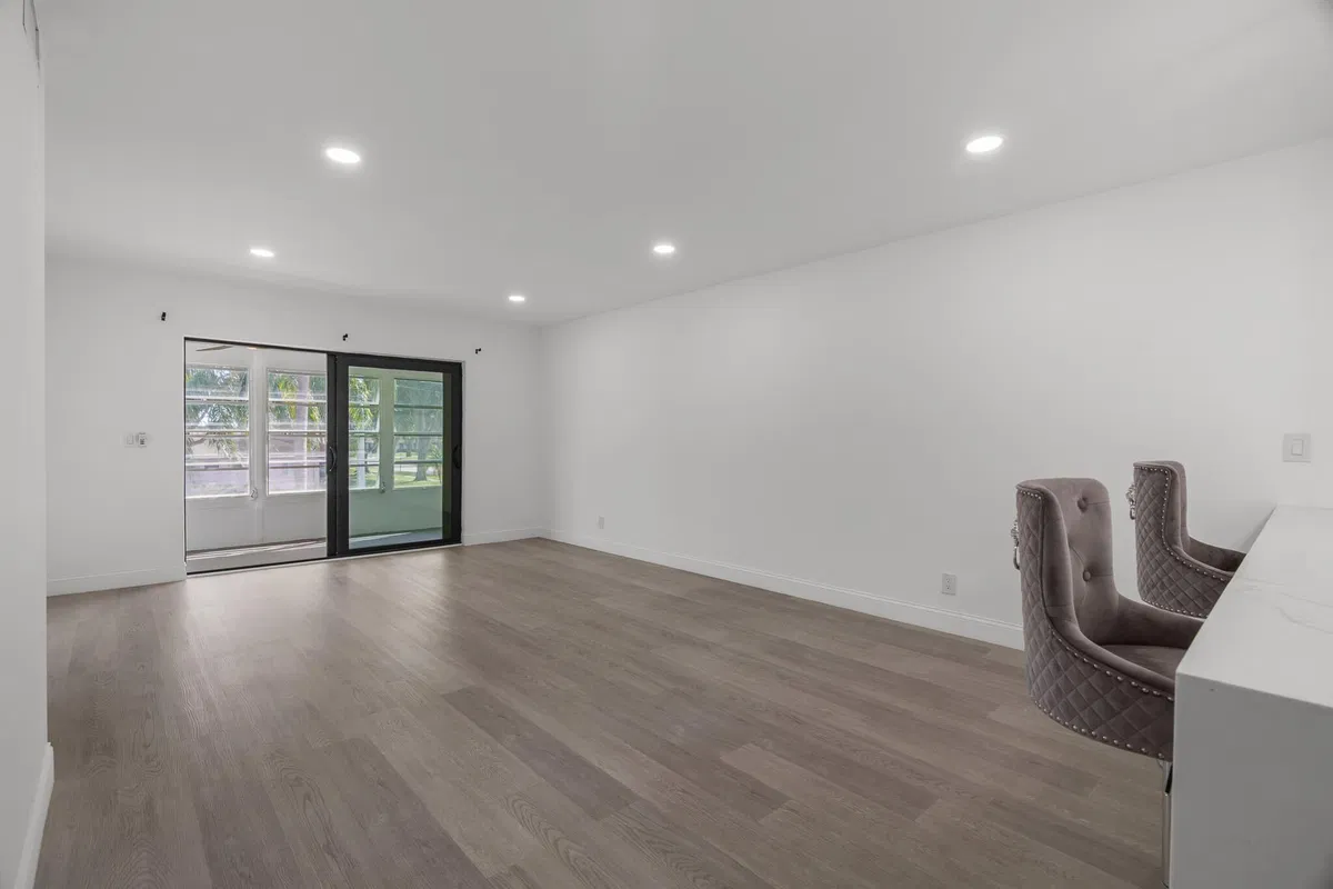 Unit 207 photo 10