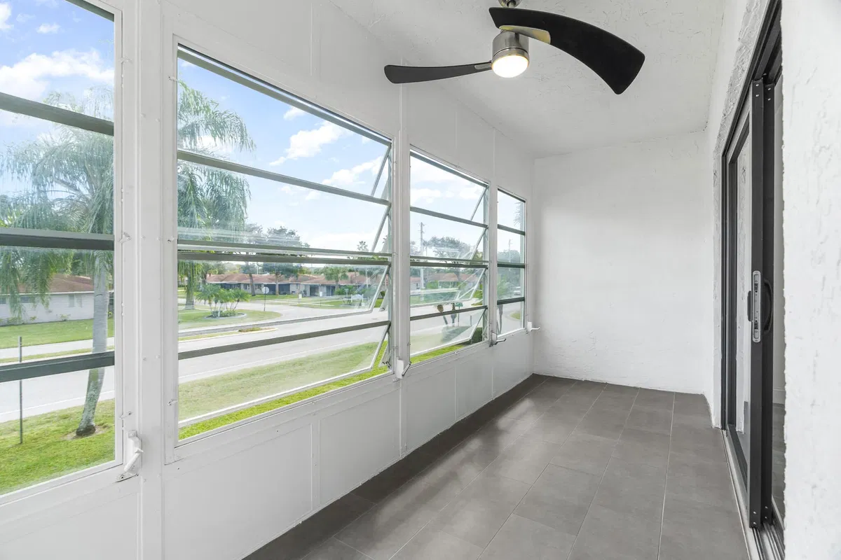 Unit 207 photo 22