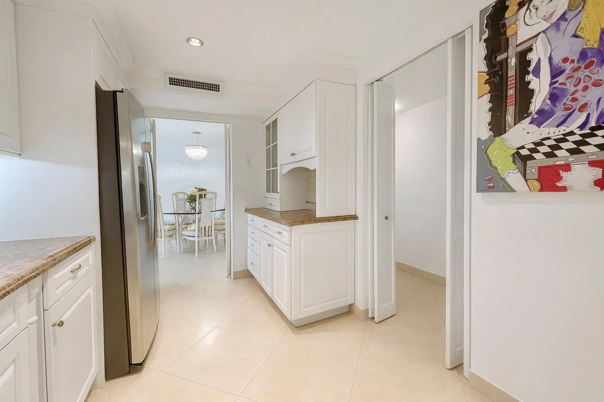 Unit 608 photo 10