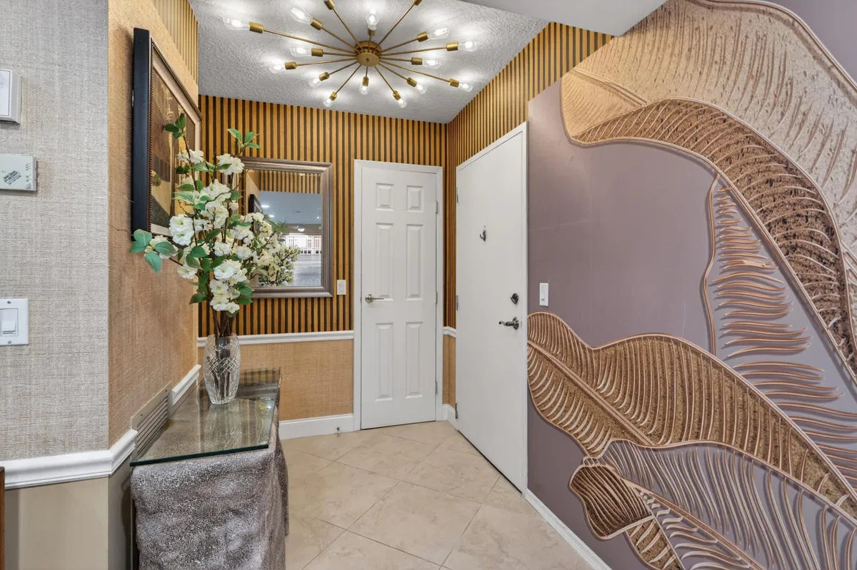 Golfview North Palm Beach I Unit 704 photo 4