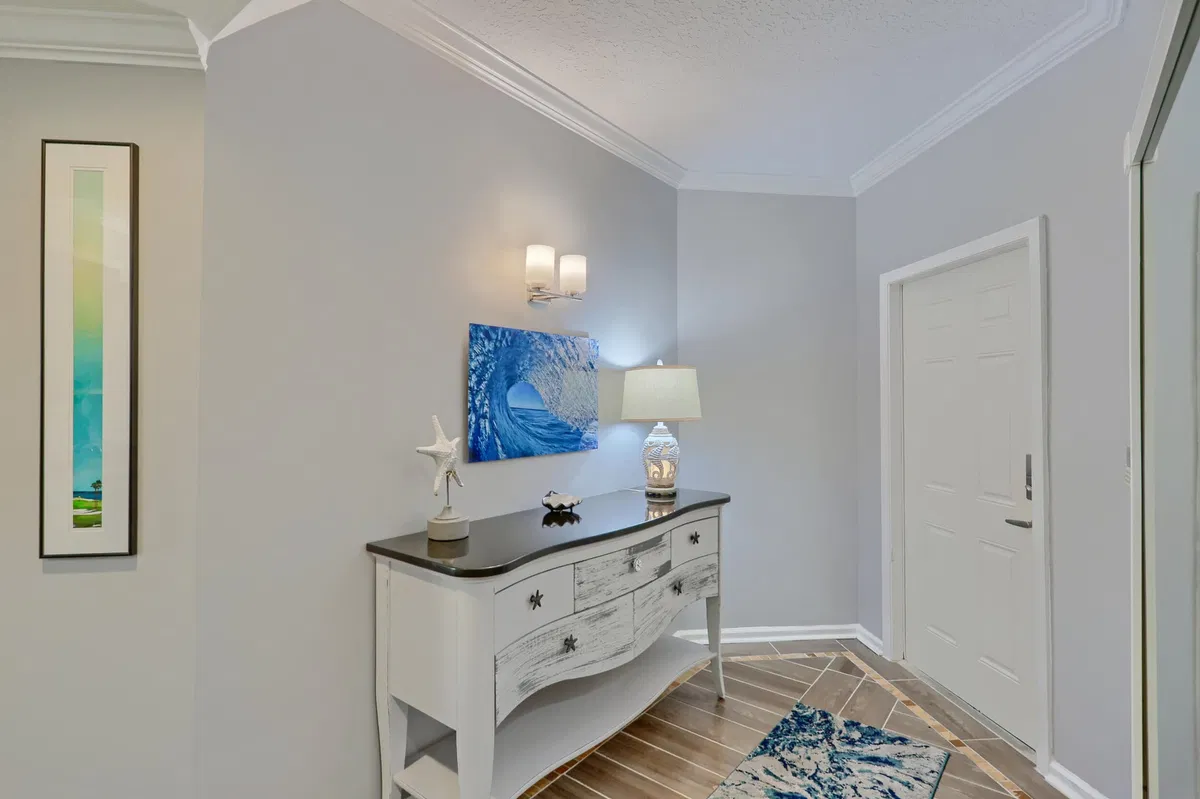 Unit 204 photo 4