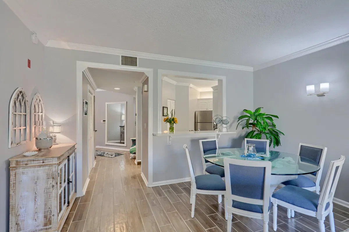 Unit 204 photo 7