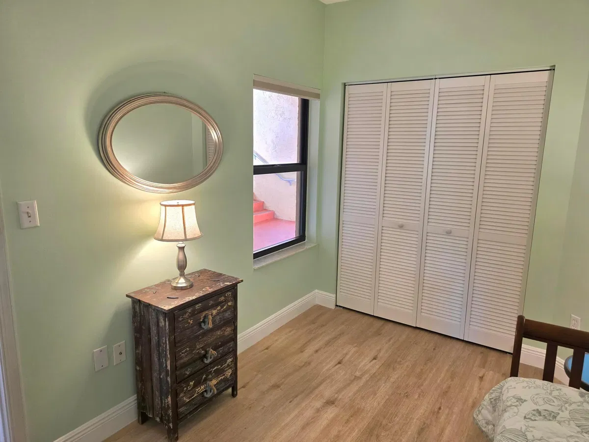 Unit 305 photo 25