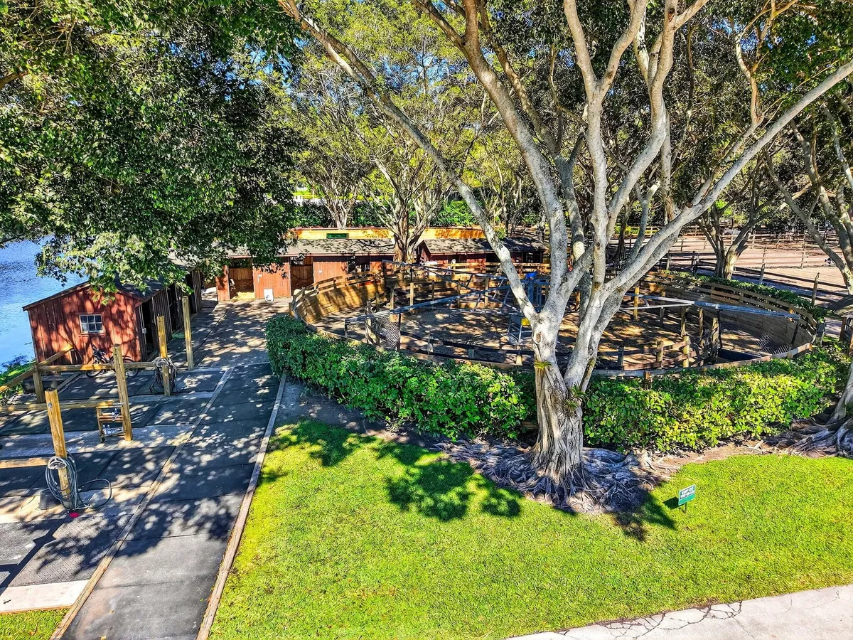  Residence photo 25