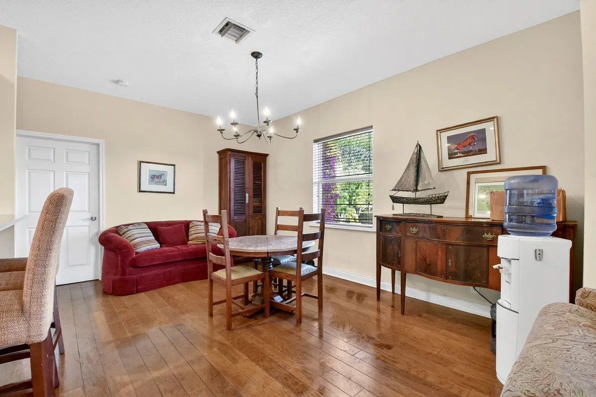  Residence photo 34