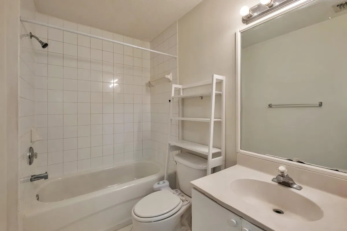 Unit 205 photo 10