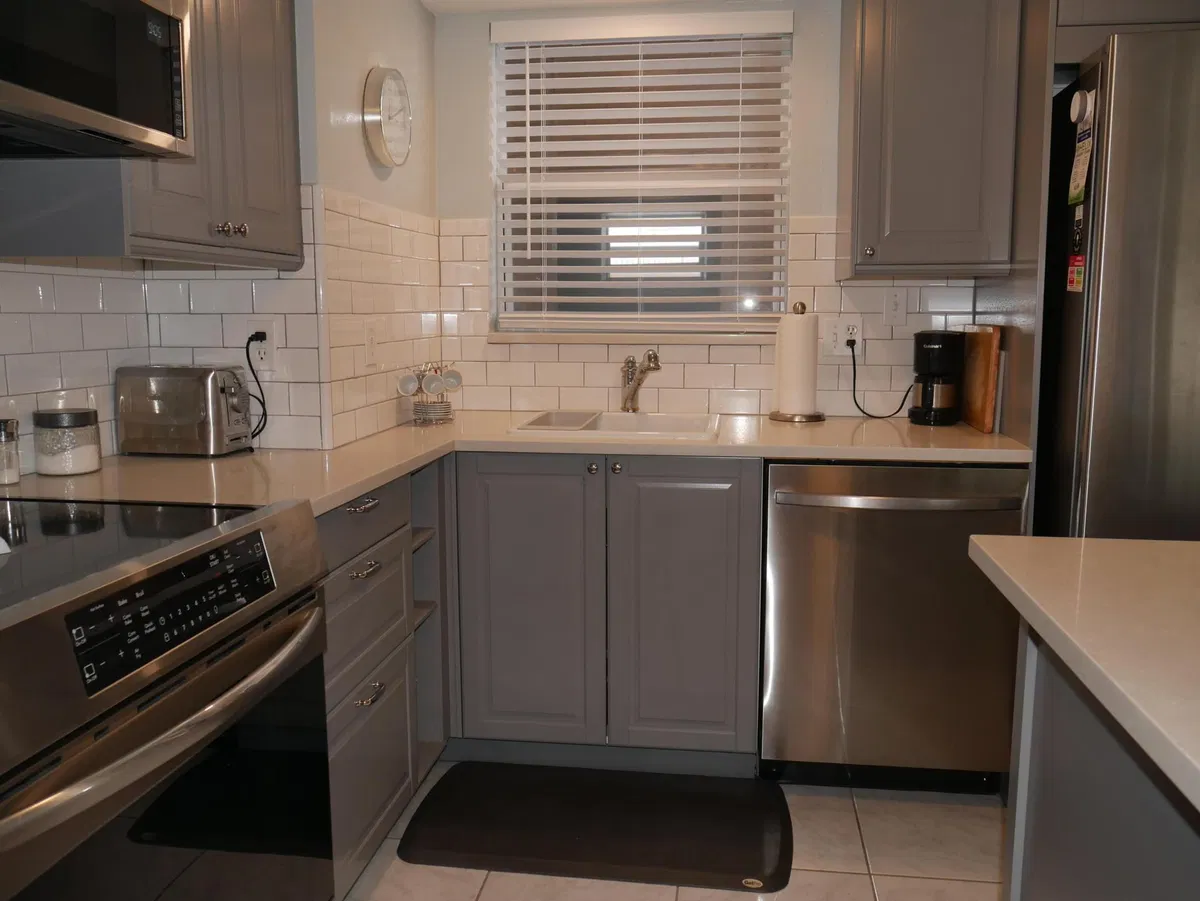 Unit 208 photo 7