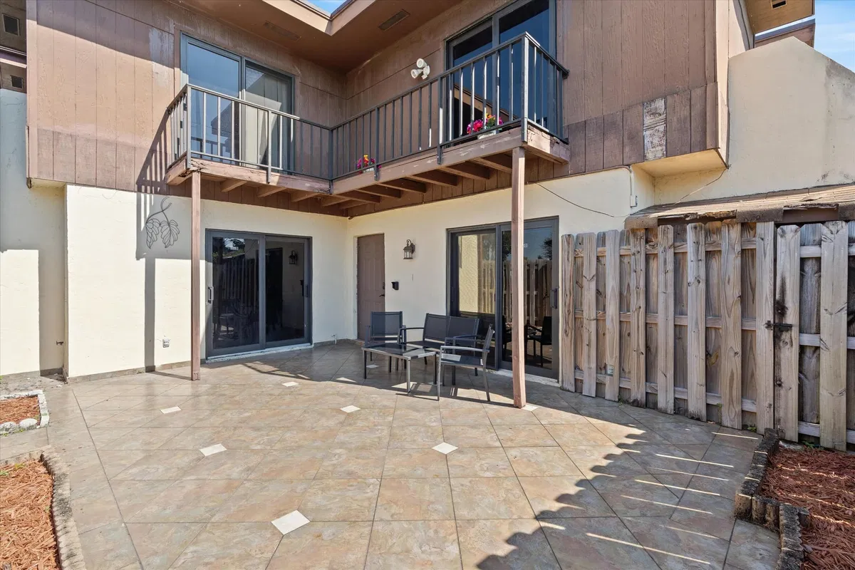 Residence photo 25