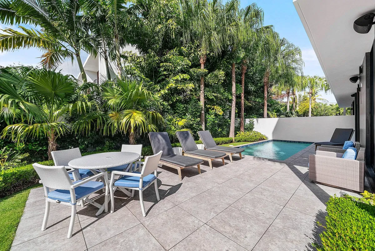 Palm Trail Delray Beach Residence photo 16