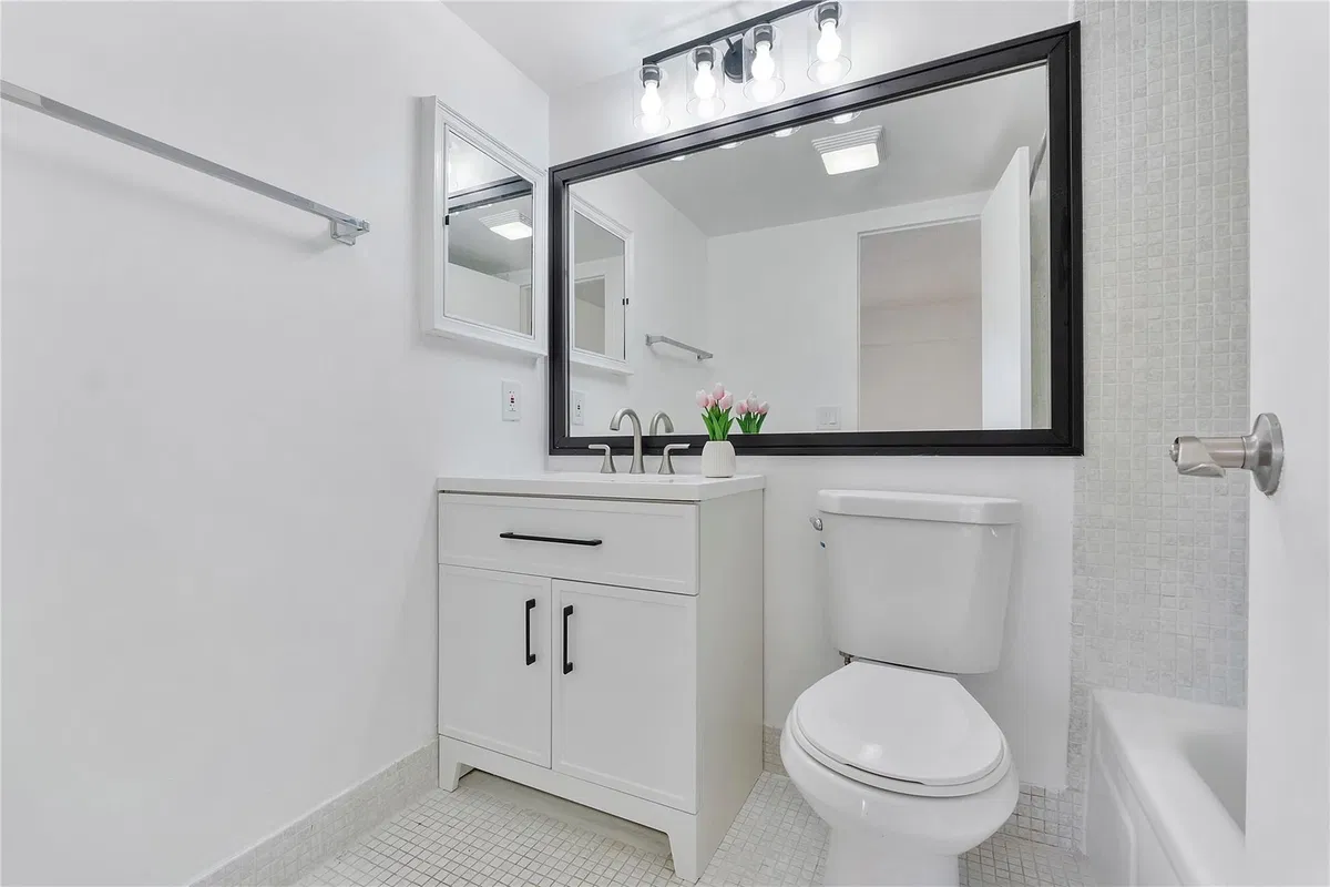 Unit 457 photo 7