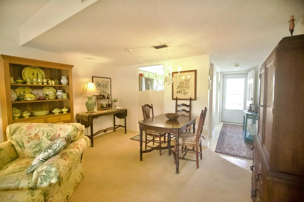 Unit 289 photo 4