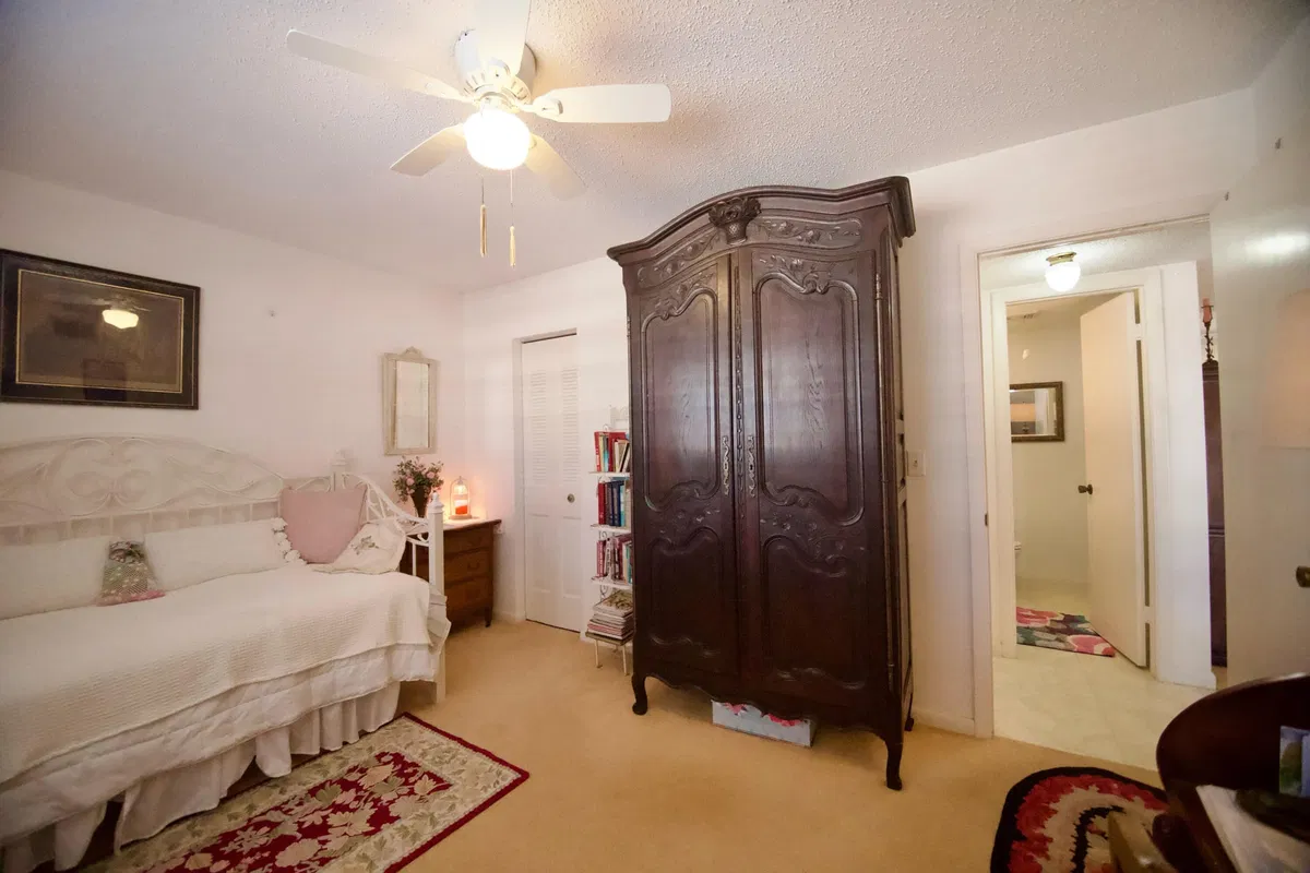 Unit 289 photo 10