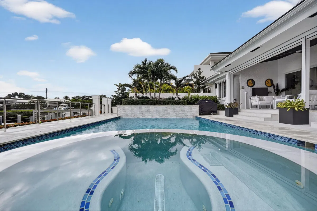 Admirals Cove Residence photo 28