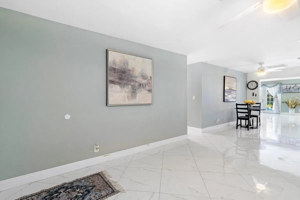 Residence photo 4