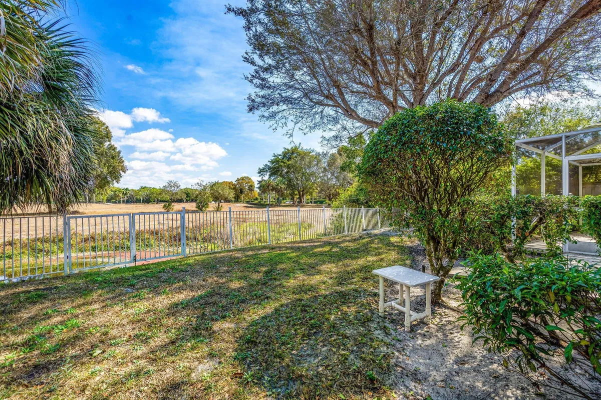 Residence photo 43
