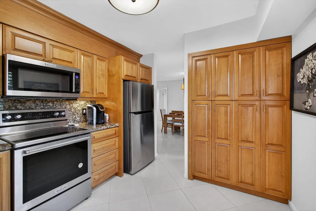Unit 104 photo 16