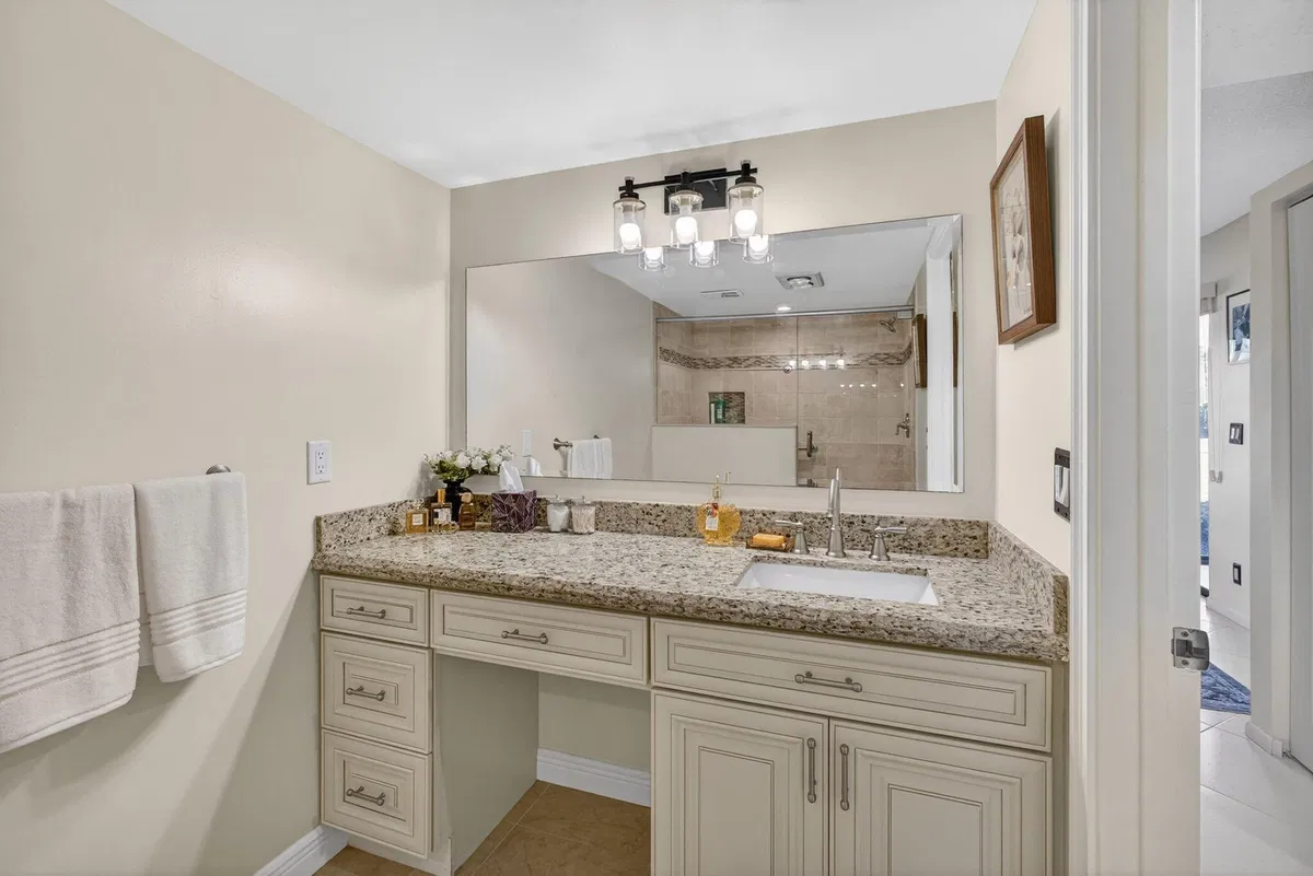 Unit 104 photo 22