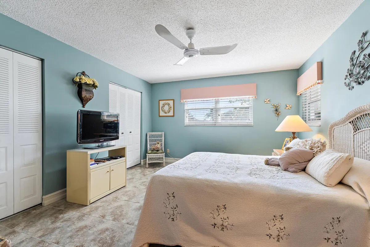 Unit 135-8 photo 13