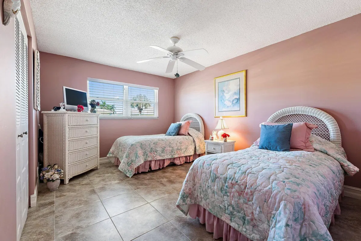 Unit 135-8 photo 16