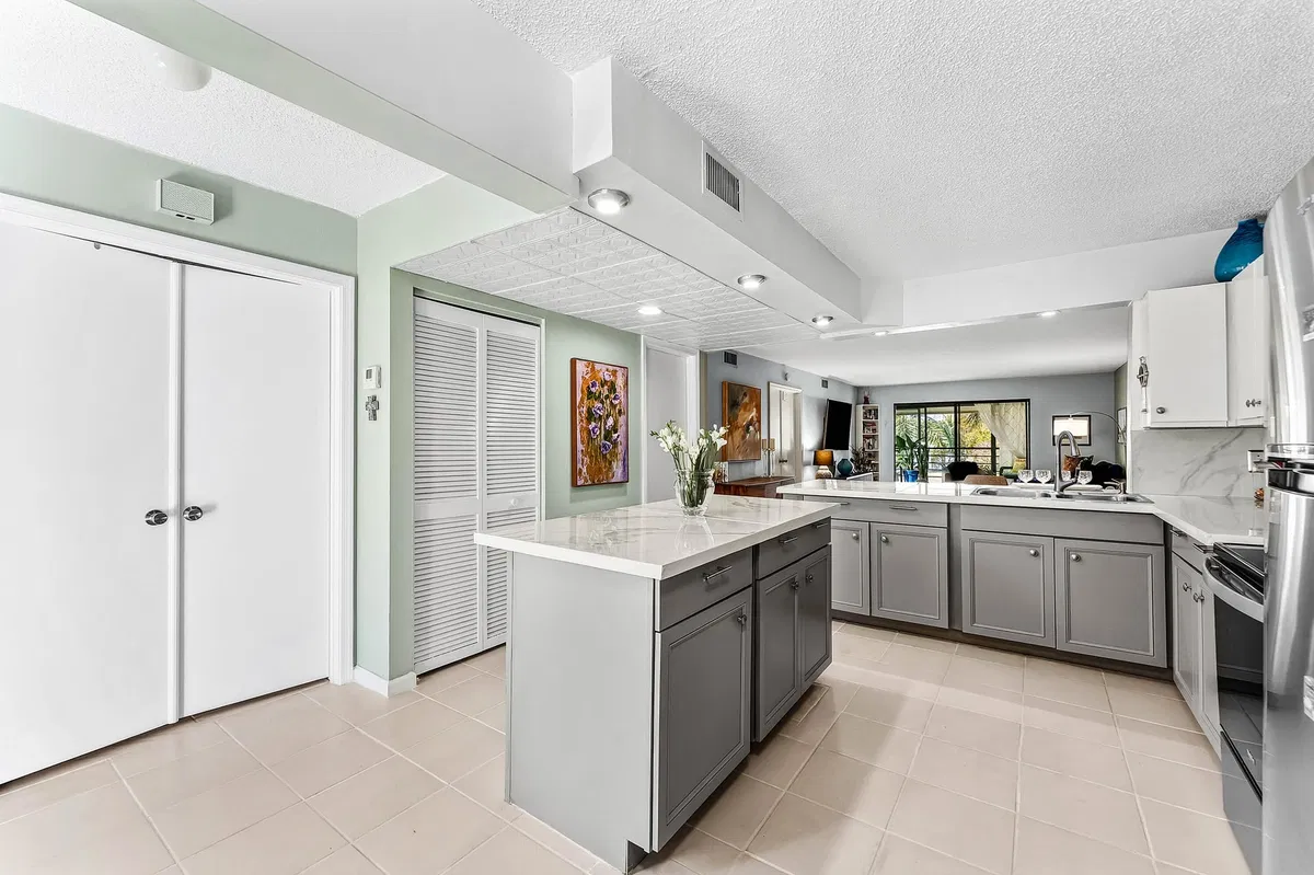 Unit 204 photo 7