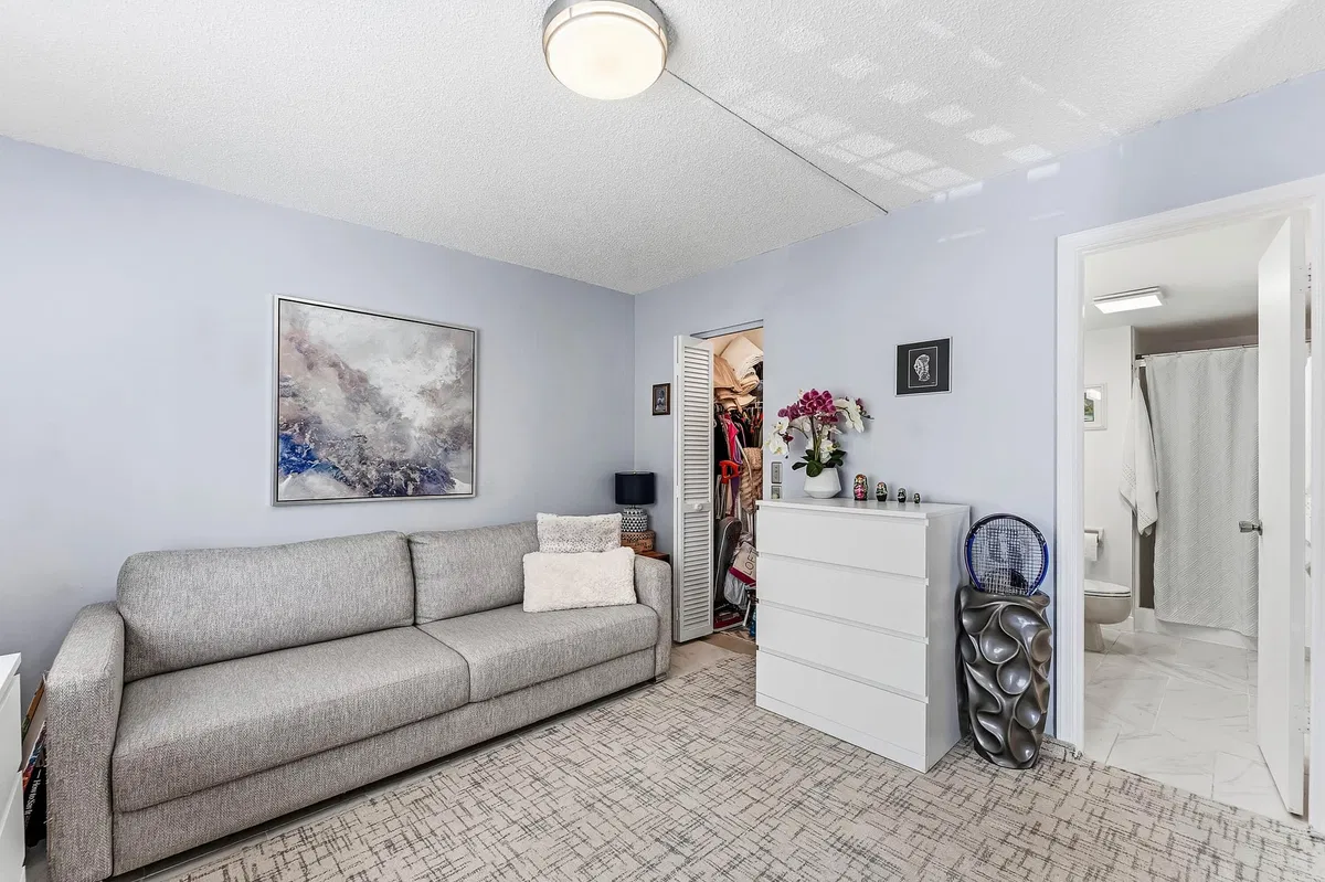 Unit 204 photo 19