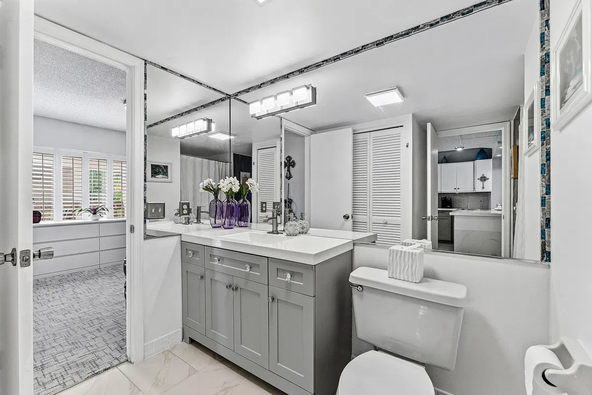 Unit 204 photo 28