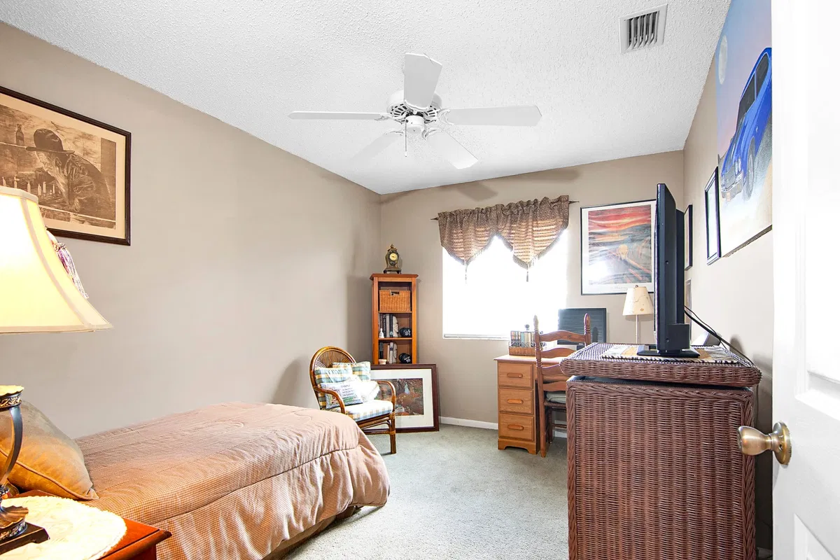 Unit 2 photo 16