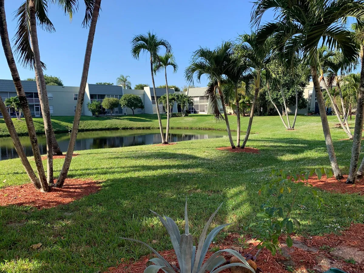 Unit 109 photo 10