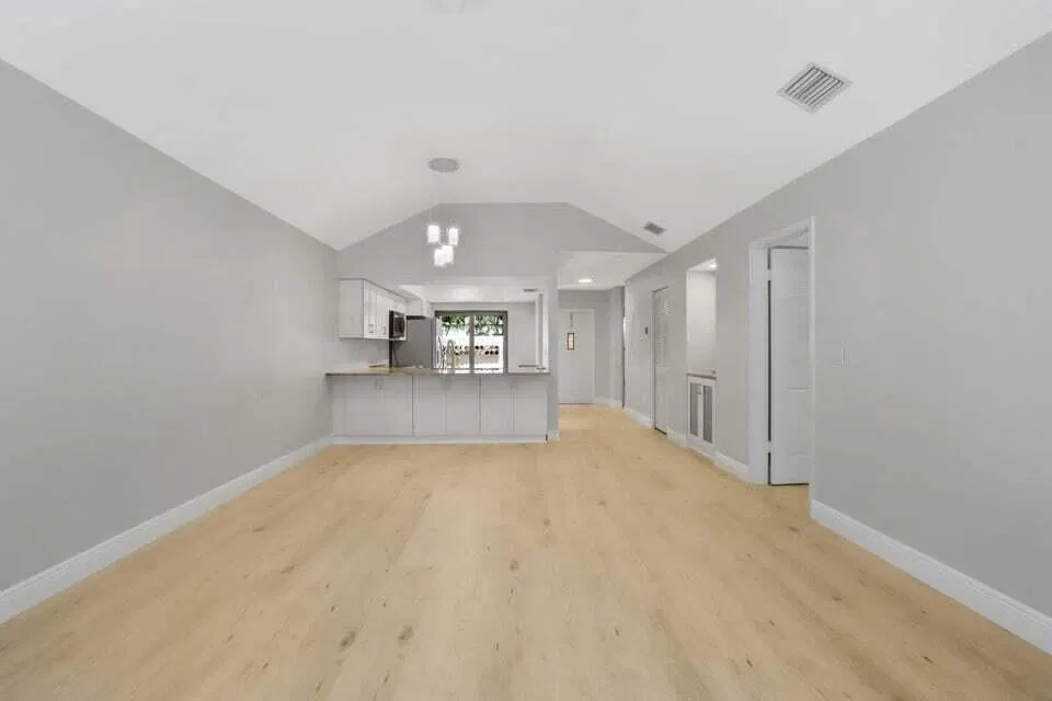 Residence photo 4