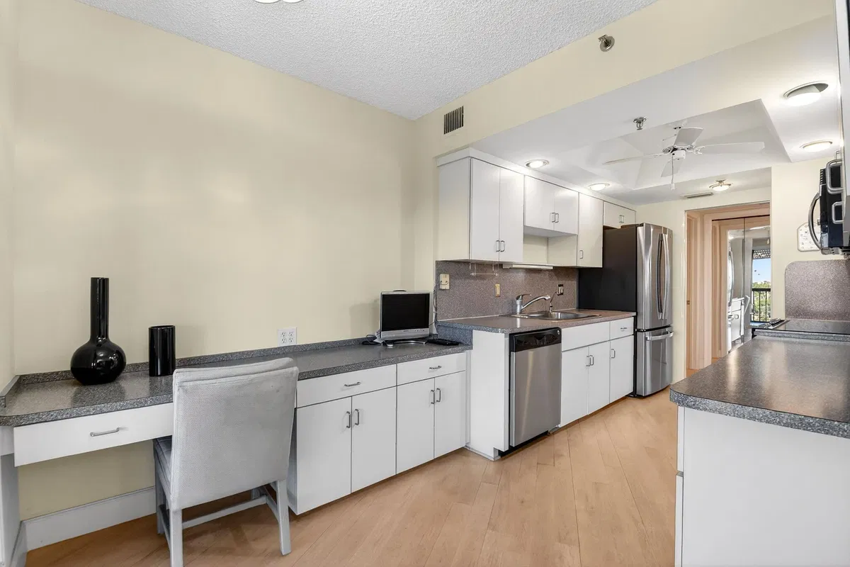 Unit 604 photo 25