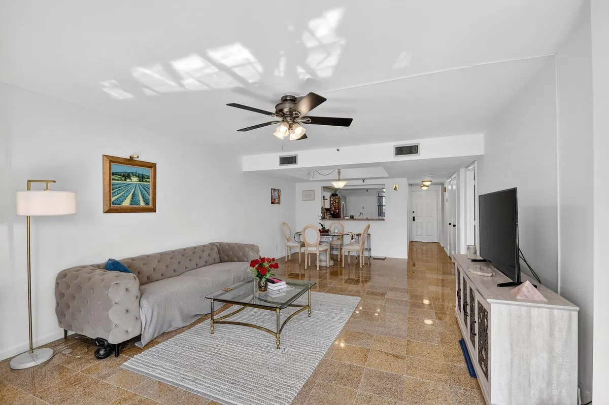 Unit 117 photo 19