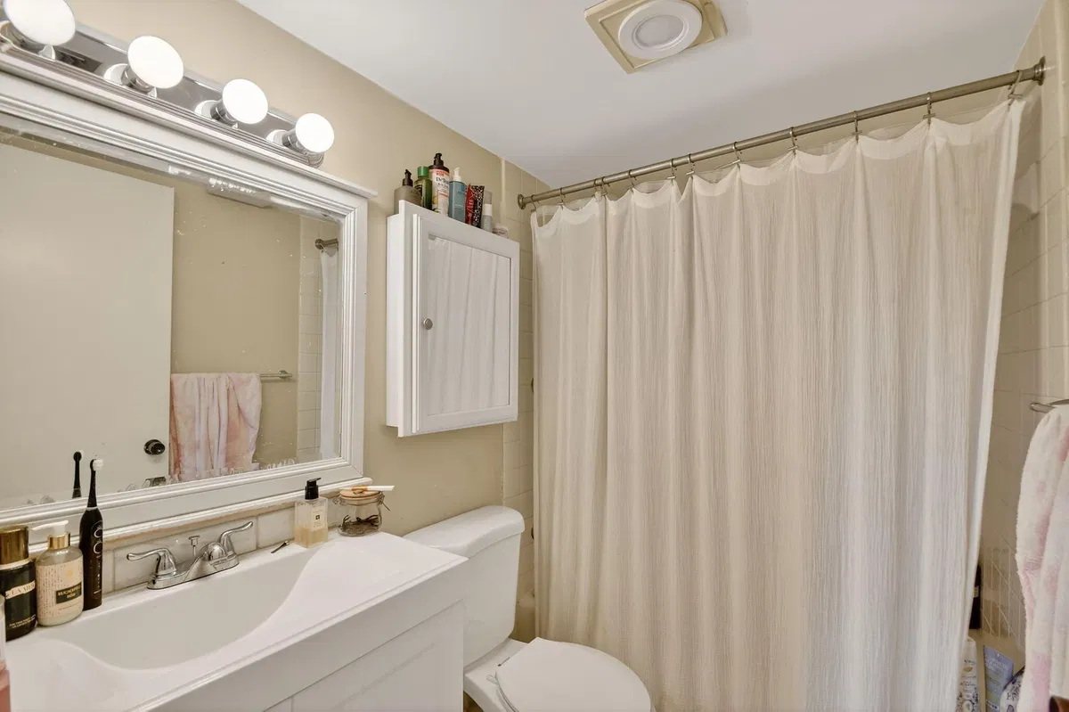 Unit 117 photo 25