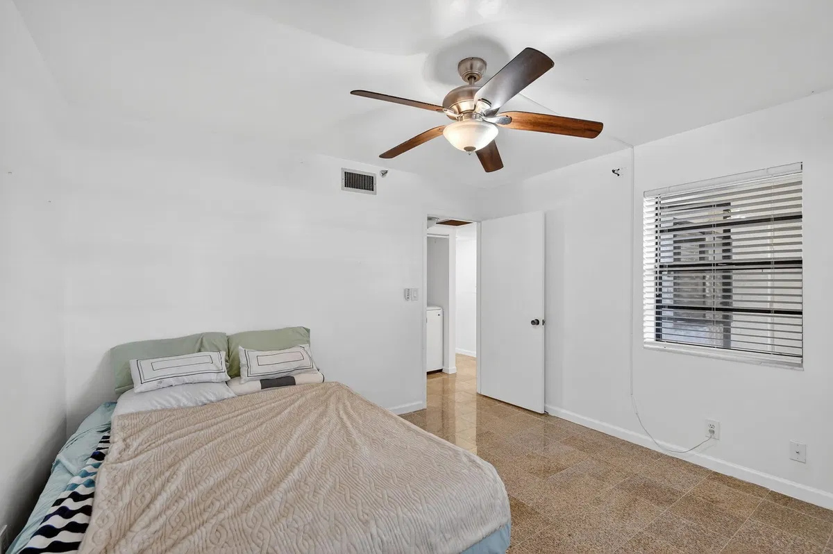 Unit 117 photo 37