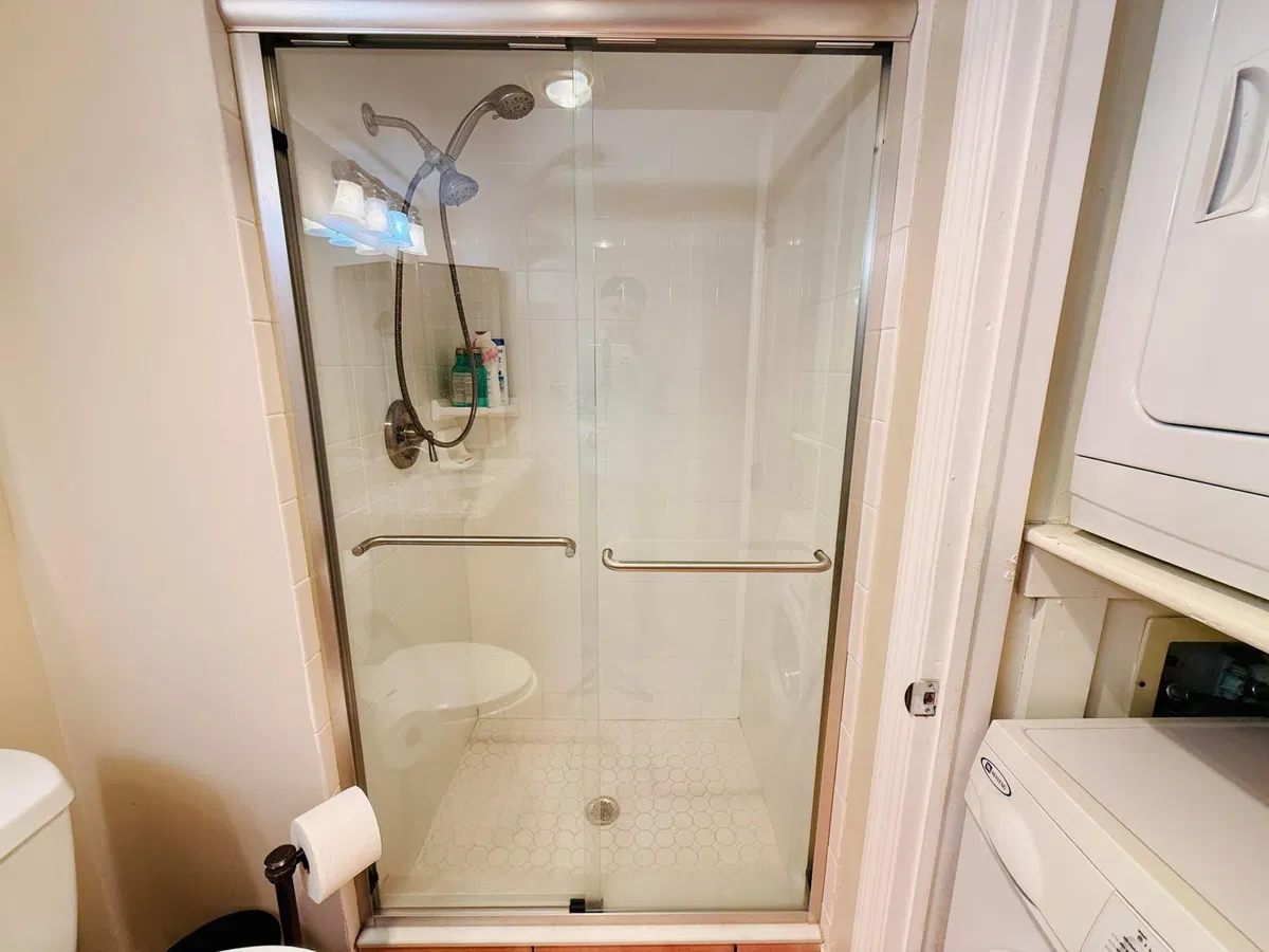 Unit E photo 19