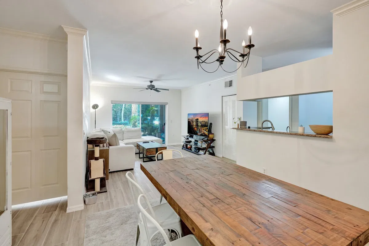 Residence photo 43