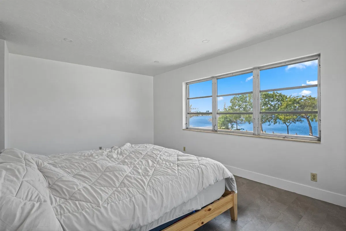 Residence photo 16