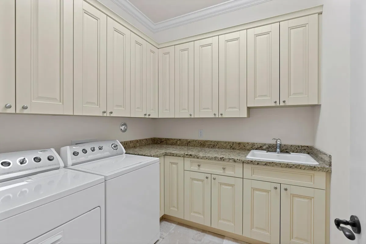 Residence photo 22