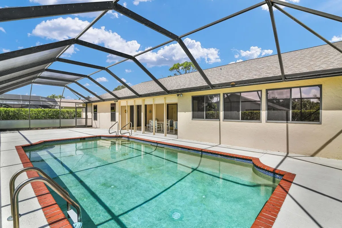 Residence photo 25