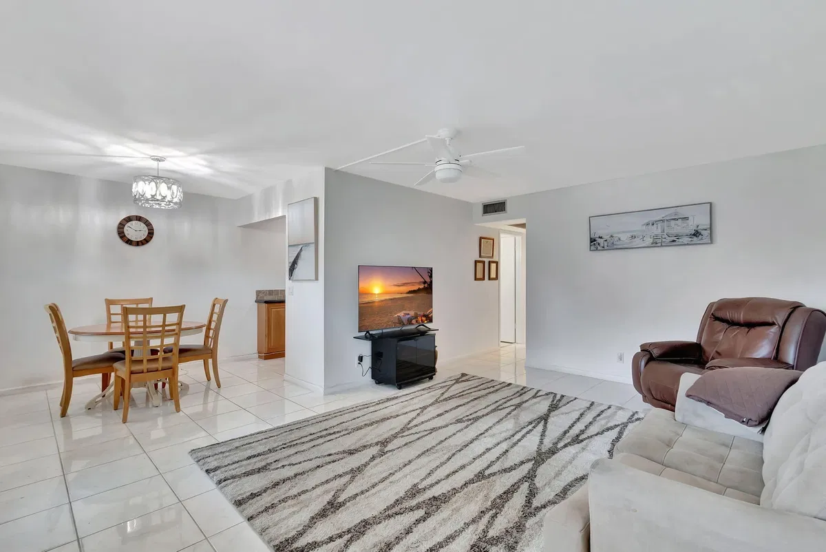 Residence photo 25