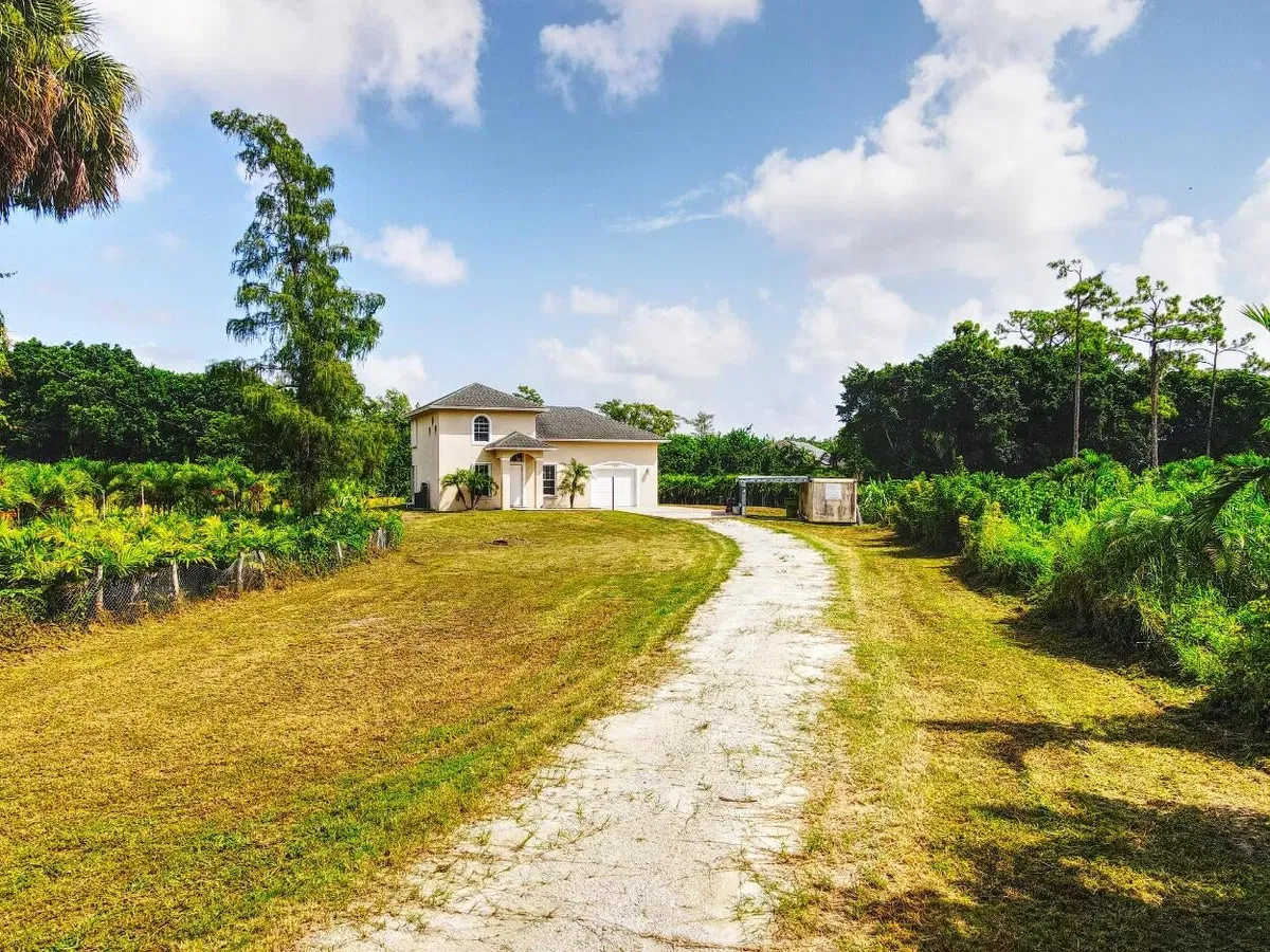 Residence photo 19