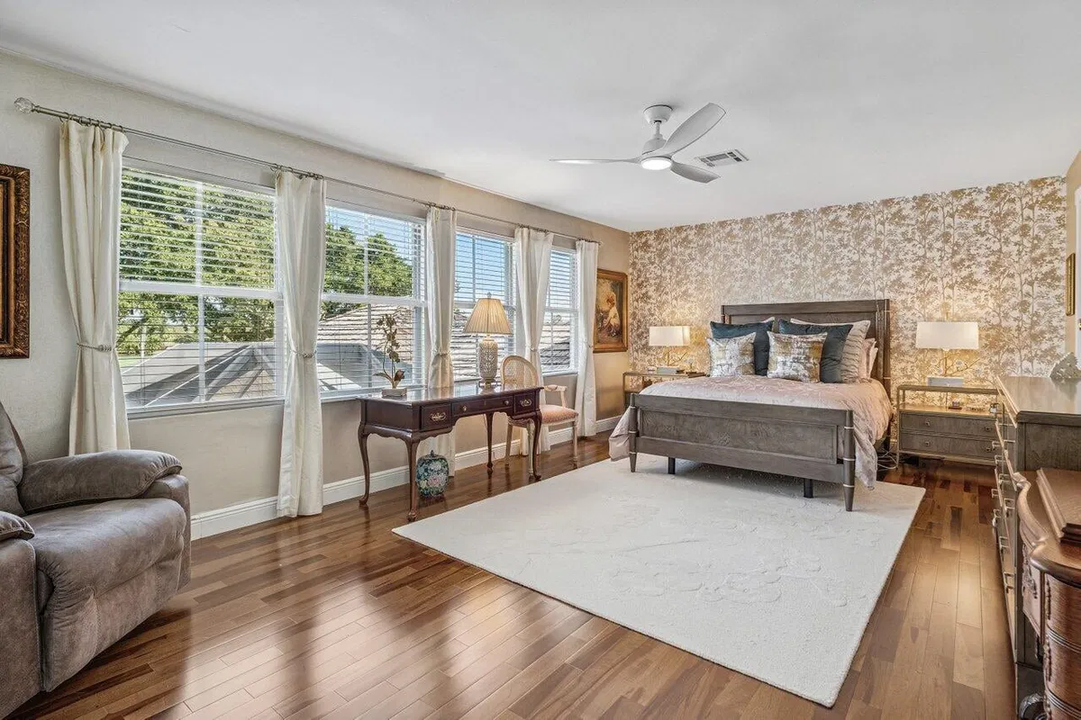Woodfield Country Club Residence photo 10