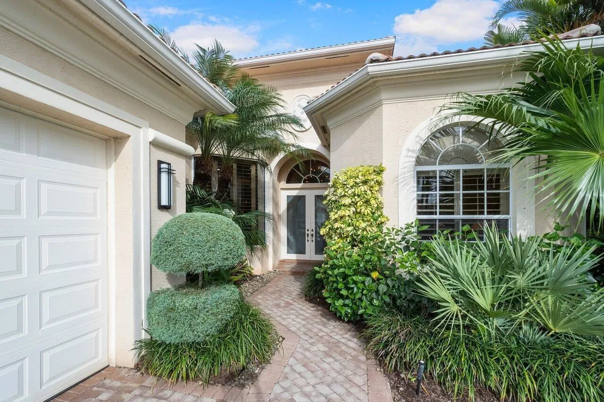 Mirasol Country Club Residence