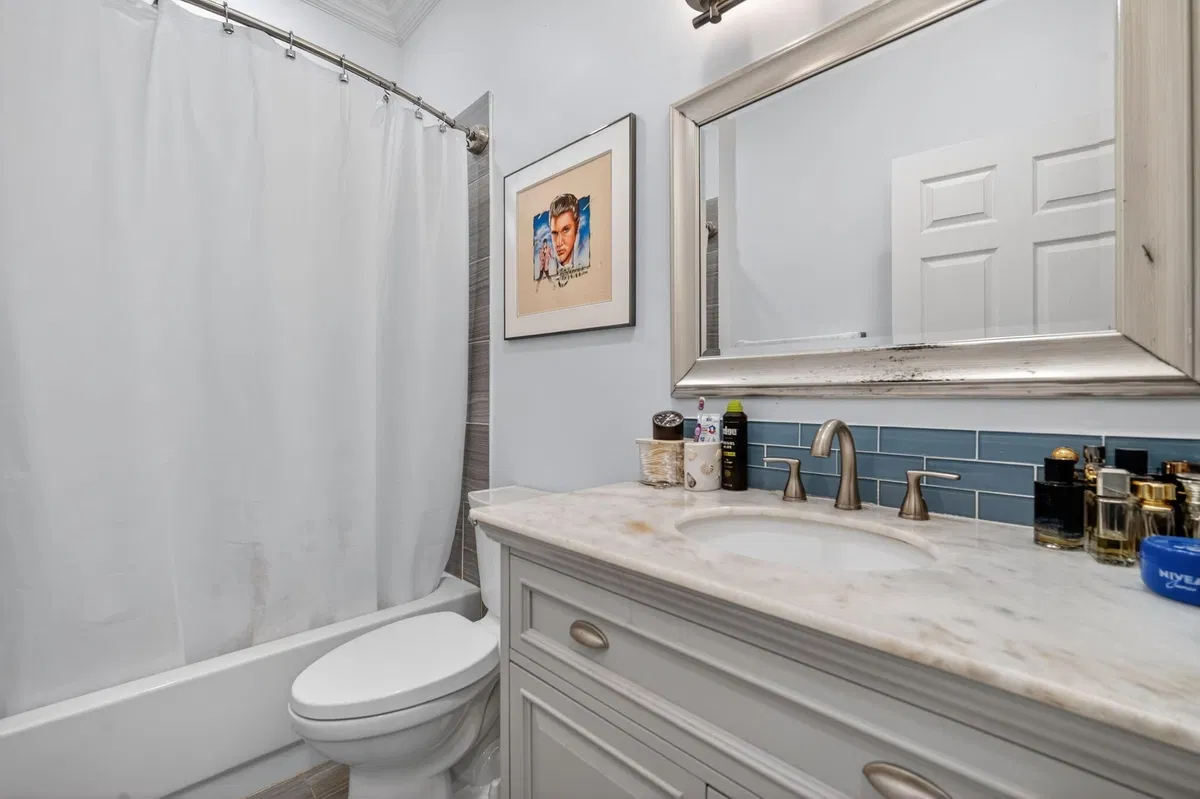 Residence photo 61