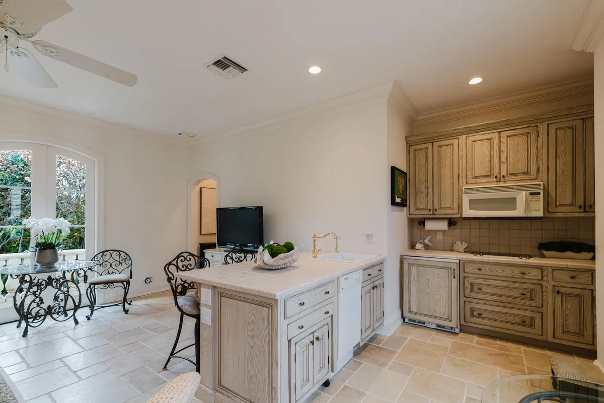 Residence photo 64